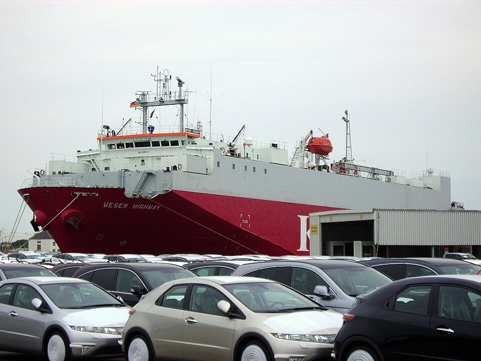 Zdjęcie ilustracyjne: Car carrier Weser Highway.jpg