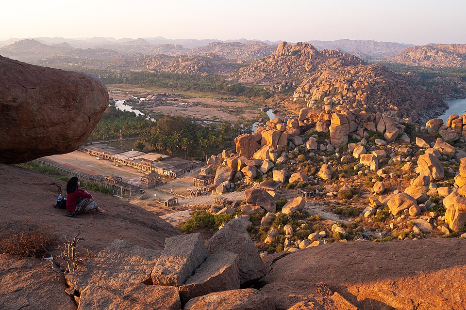 Zdjęcie ilustracyjne: Hampi, India, Rocky landscape of Hampi, Granite rocks of Matanga Hill.jpg