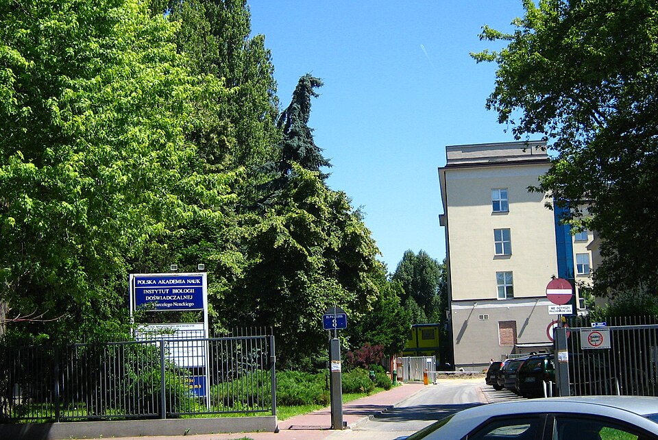 Zdjęcie ilustracyjne: Nencki Institute of Experimental Biology front view 2010.jpg