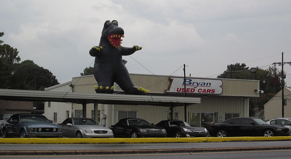 Zdjęcie ilustracyjne: Bryan Used Dinosaur Cars - Metairie Louisiana.jpg