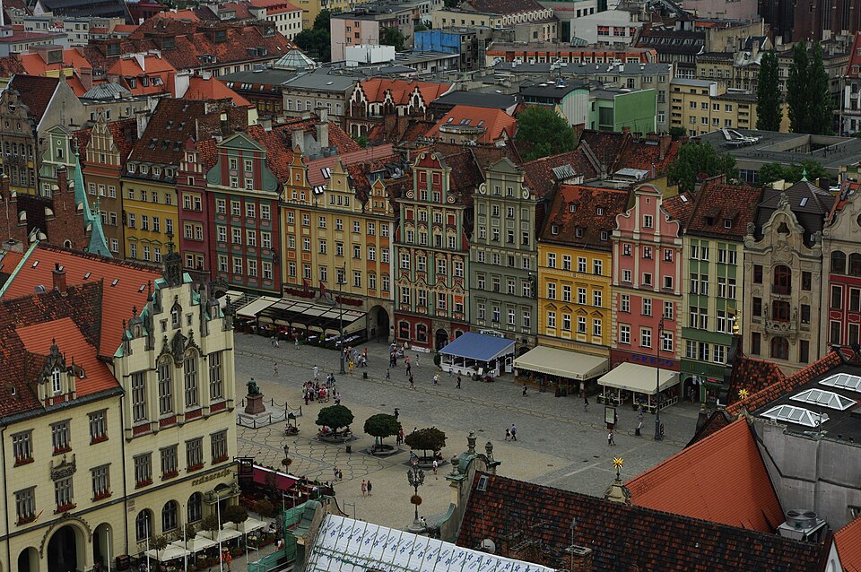 Zdjęcie ilustracyjne: Market Square in Wroclaw, 2010.jpg