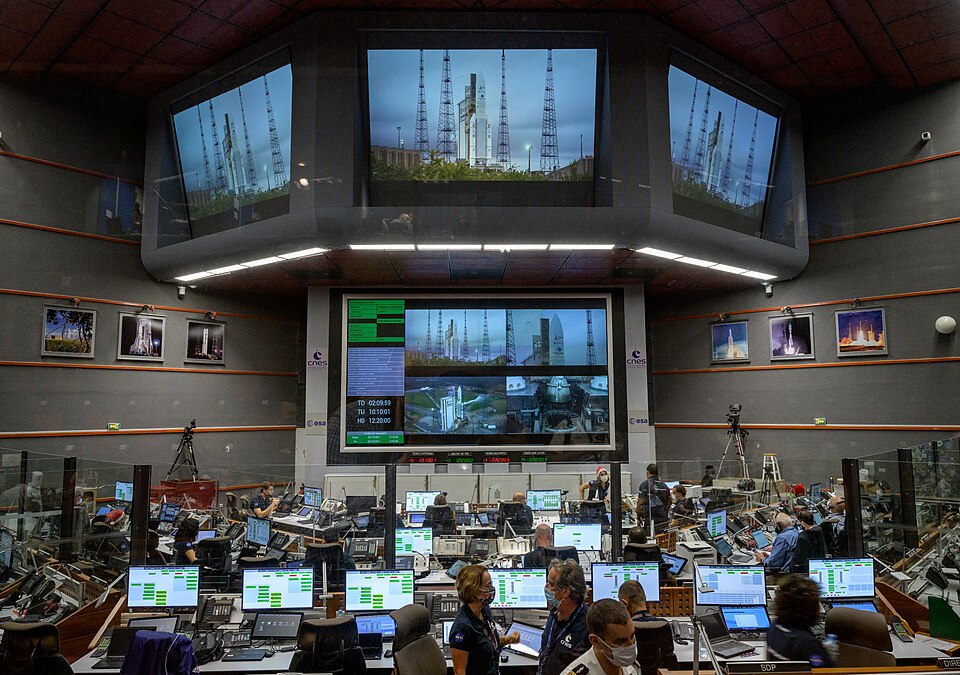 Zdjęcie ilustracyjne: James Webb Space Telescope Prelaunch (NHQ202112250003).jpg