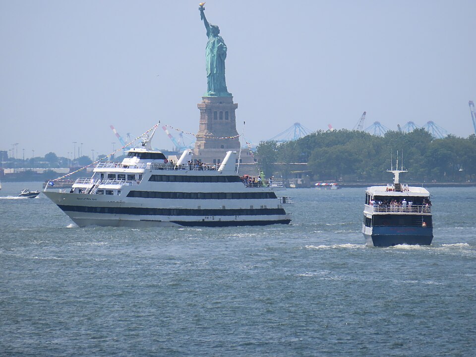 Zdjęcie ilustracyjne: 20210627 99 New York Harbor & Statue of Liberty (51801301592).jpg
