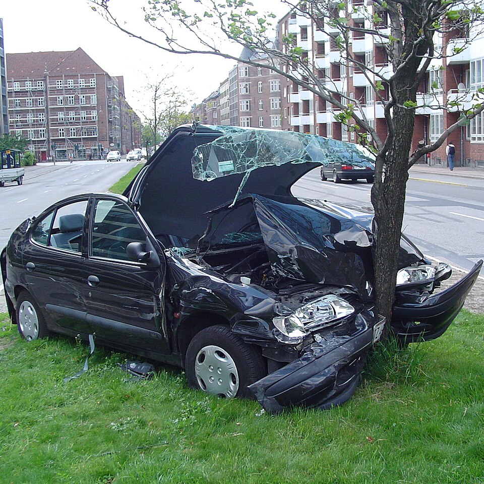 Zdjęcie ilustracyjne: Car crash 1 (cropped).jpg