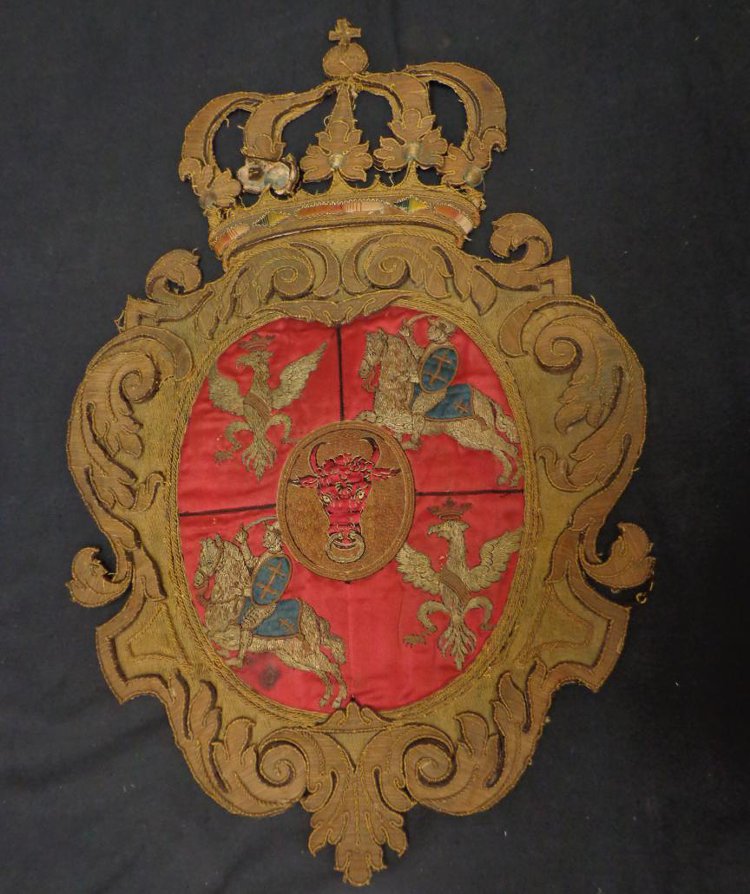 Zdjęcie ilustracyjne: Coat of arms of Stanislovas Augustas Poniatovskis with Polish Eagle and Lithuanian Vytis (Waykimas) on a fabric or flag, 18th century.jpg