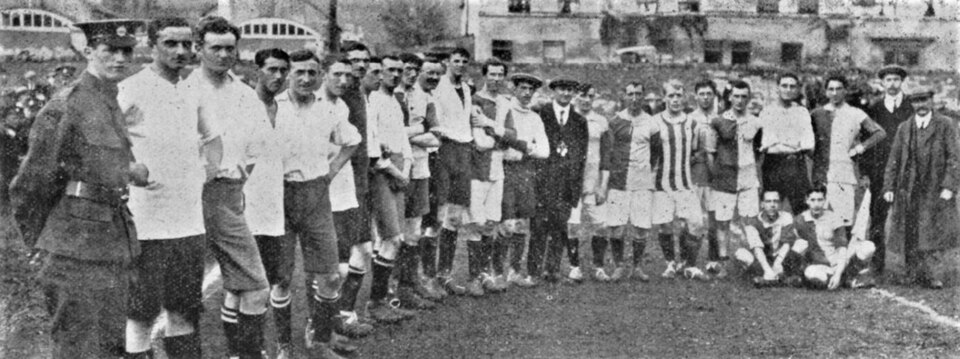 Zdjęcie ilustracyjne: Bath City squad in 1916 during ww1.jpg