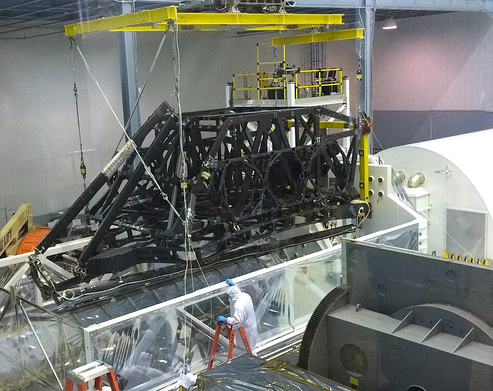 Zdjęcie ilustracyjne: James Webb Space Telescope Telescope Structure Arrival (21893064165).jpg