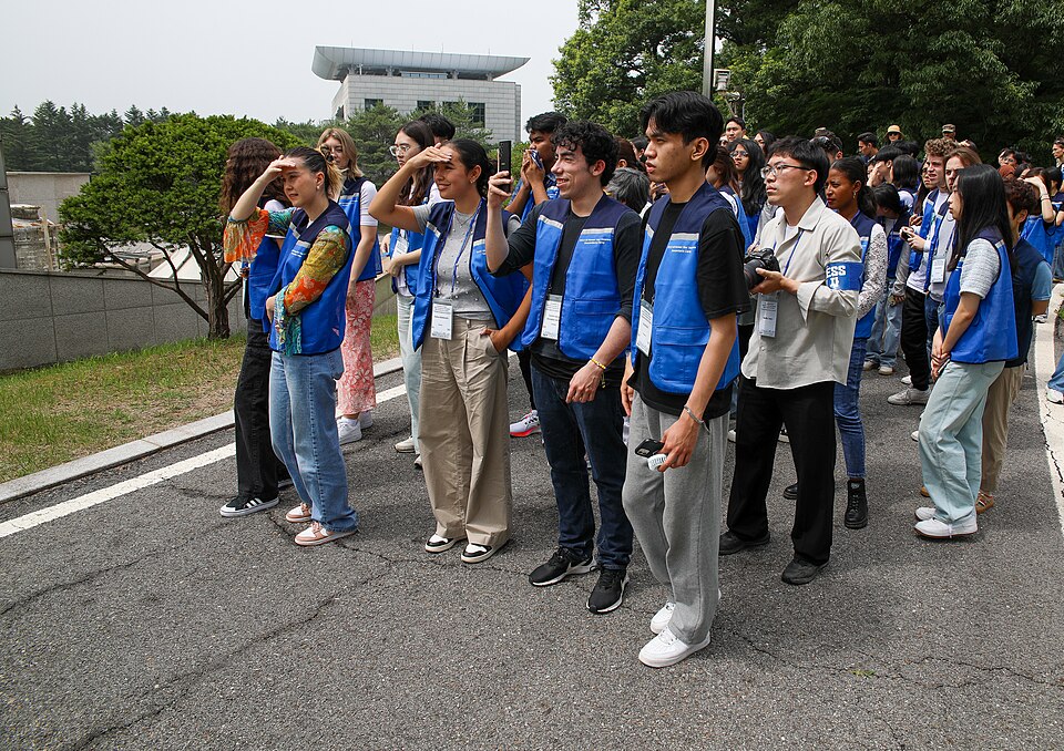 Zdjęcie ilustracyjne: United Nations Korean War Veterans Descendants Visit Joint Security Area.jpg