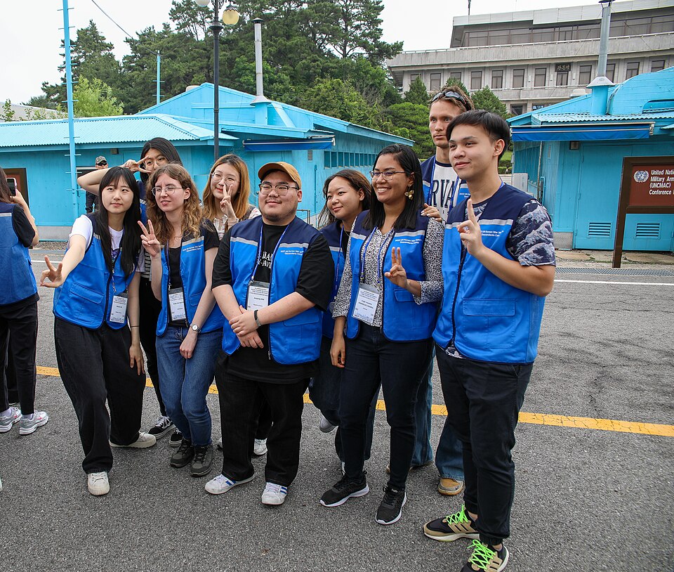 Zdjęcie ilustracyjne: United Nations Korean War Veterans Descendants Visit Joint Security Area - 52997567825.jpg