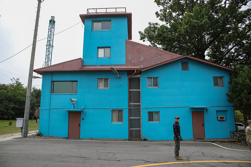 Zdjęcie ilustracyjne: United Nations Korean War Veterans Descendants Visit Joint Security Area - 52997201801.jpg