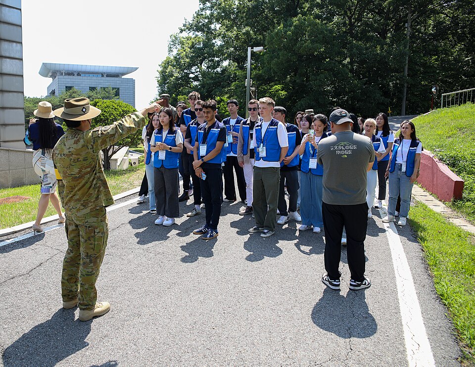 Zdjęcie ilustracyjne: United Nations Korean War Veterans Descendants Visit Joint Security Area - 52997666763.jpg