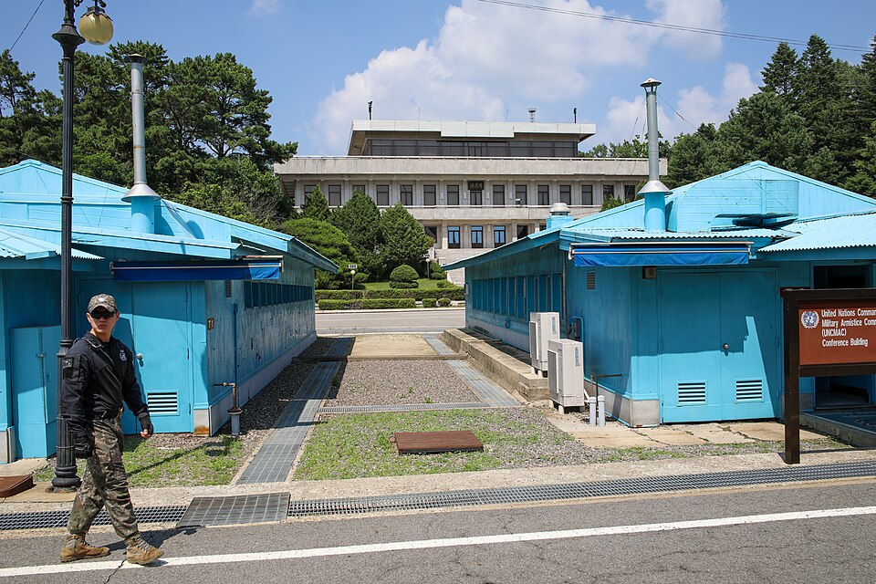 Zdjęcie ilustracyjne: United Nations Korean War Veterans Descendants Visit Joint Security Area - 52997344399.jpg