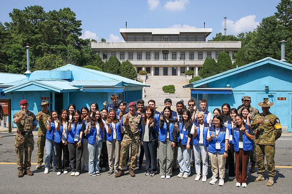 Zdjęcie ilustracyjne: United Nations Korean War Veterans Descendants Visit Joint Security Area - 52997565135.jpg
