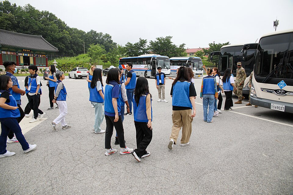 Zdjęcie ilustracyjne: United Nations Korean War Veterans Descendants Visit Joint Security Area - 52997563915.jpg