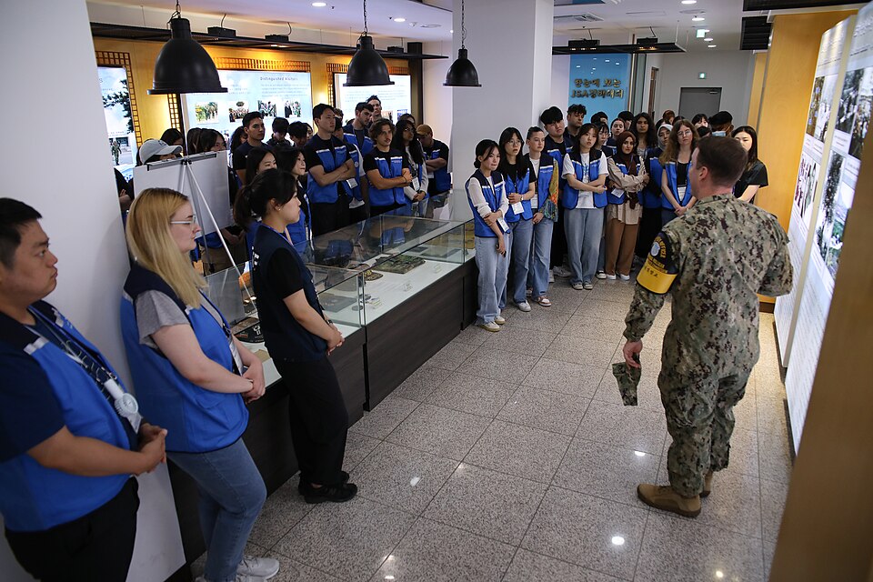 Zdjęcie ilustracyjne: United Nations Korean War Veterans Descendants Visit Joint Security Area - 52997342904.jpg