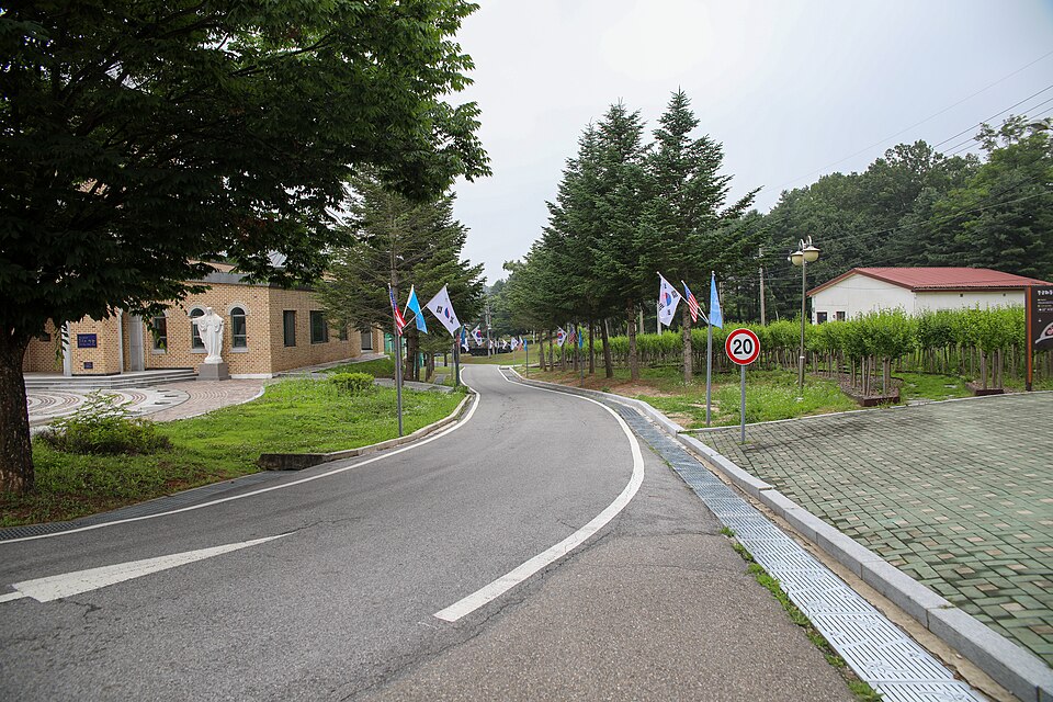 Zdjęcie ilustracyjne: United Nations Korean War Veterans Descendants Visit Joint Security Area - 52996594662.jpg
