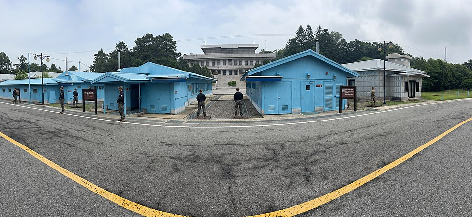 Zdjęcie ilustracyjne: United Nations Korean War Veterans Descendants Visit Joint Security Area - 52997342284.jpg