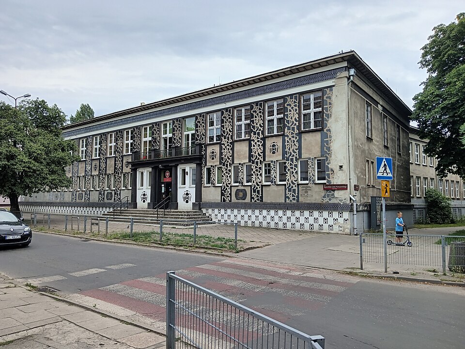 Zdjęcie ilustracyjne: Primary School No. 45, Bojowników Getta Warszawskiego Street 3, Łódź, Poland.jpg