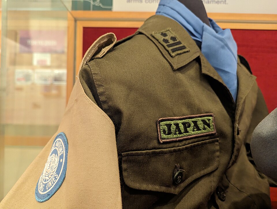 Zdjęcie ilustracyjne: United Nations uniform at Japan Ground Self-Defense Force Public Information Center.jpg