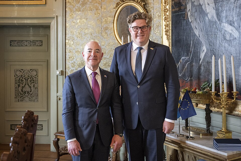 Zdjęcie ilustracyjne: U.S. Secretary of the Department of Homeland Security Secretary Alejandro Mayorkas travels to the United States-European Union Justice and Home Affairs Ministerial in Stockholm, Sweden on June 19, 2023 - 3.jpg