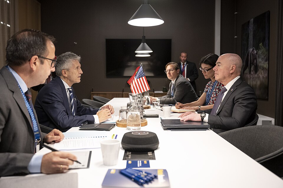 Zdjęcie ilustracyjne: U.S. Secretary of the Department of Homeland Security Secretary Alejandro Mayorkas travels to the United States-European Union Justice and Home Affairs Ministerial in Stockholm, Sweden on June 19, 2023 - 15.jpg