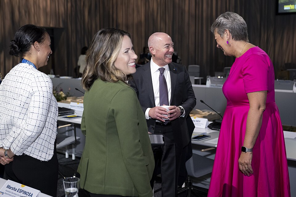 Zdjęcie ilustracyjne: U.S. Secretary of the Department of Homeland Security Secretary Alejandro Mayorkas travels to the United States-European Union Justice and Home Affairs Ministerial in Stockholm, Sweden on June 19, 2023 - 21.jpg