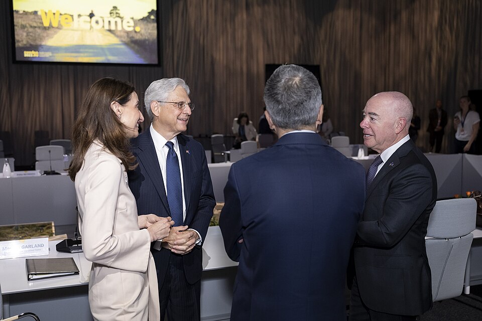 Zdjęcie ilustracyjne: U.S. Secretary of the Department of Homeland Security Secretary Alejandro Mayorkas travels to the United States-European Union Justice and Home Affairs Ministerial in Stockholm, Sweden on June 19, 2023 - 23.jpg