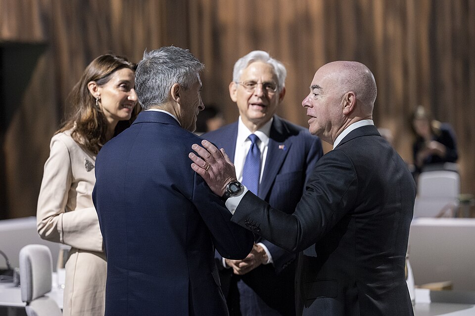 Zdjęcie ilustracyjne: U.S. Secretary of the Department of Homeland Security Secretary Alejandro Mayorkas travels to the United States-European Union Justice and Home Affairs Ministerial in Stockholm, Sweden on June 19, 2023 - 22.jpg