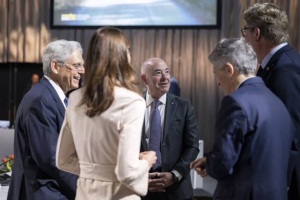 Zdjęcie ilustracyjne: U.S. Secretary of the Department of Homeland Security Secretary Alejandro Mayorkas travels to the United States-European Union Justice and Home Affairs Ministerial in Stockholm, Sweden on June 19, 2023 - 25.jpg