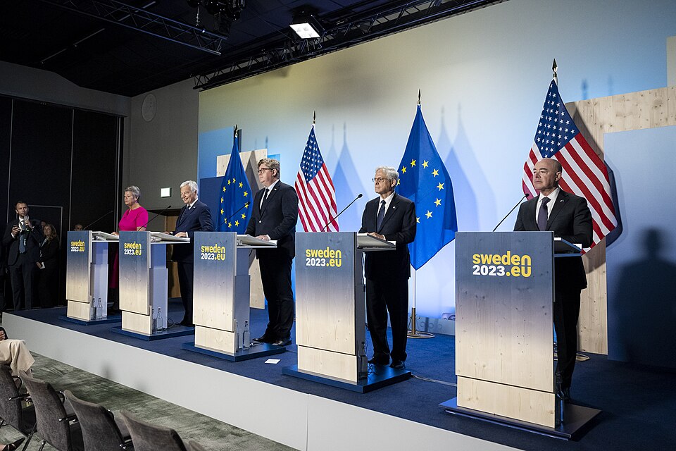 Zdjęcie ilustracyjne: U.S. Secretary of the Department of Homeland Security Secretary Alejandro Mayorkas travels to the United States-European Union Justice and Home Affairs Ministerial in Stockholm, Sweden on June 19, 2023 - 41.jpg