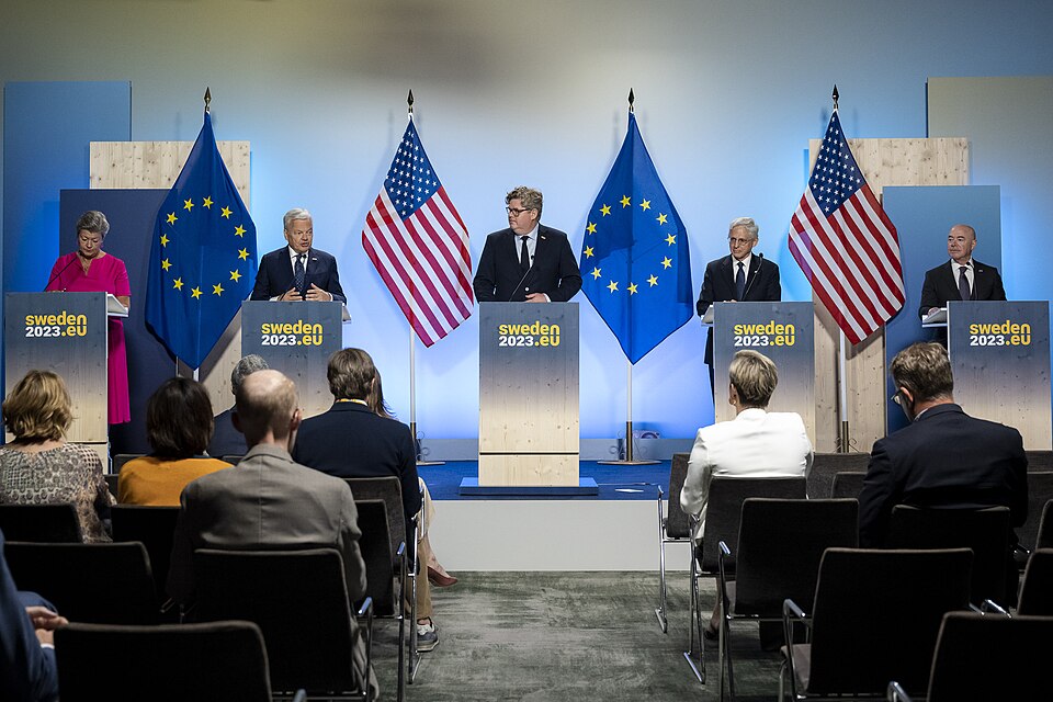 Zdjęcie ilustracyjne: U.S. Secretary of the Department of Homeland Security Secretary Alejandro Mayorkas travels to the United States-European Union Justice and Home Affairs Ministerial in Stockholm, Sweden on June 19, 2023 - 43.jpg