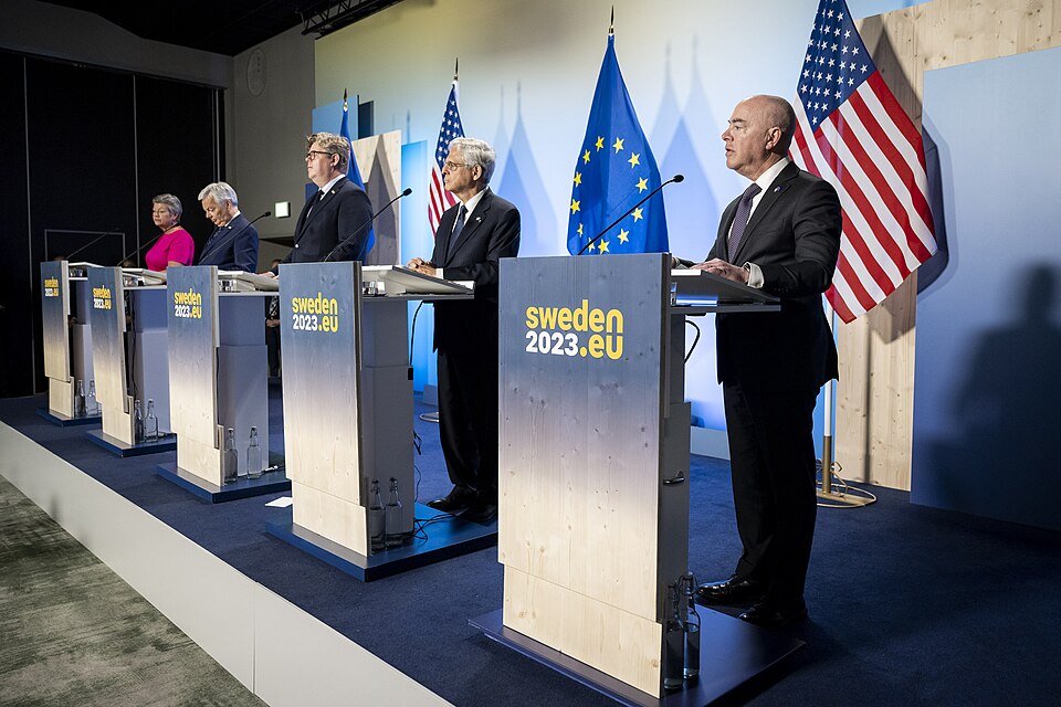 Zdjęcie ilustracyjne: U.S. Secretary of the Department of Homeland Security Secretary Alejandro Mayorkas travels to the United States-European Union Justice and Home Affairs Ministerial in Stockholm, Sweden on June 19, 2023 - 48.jpg