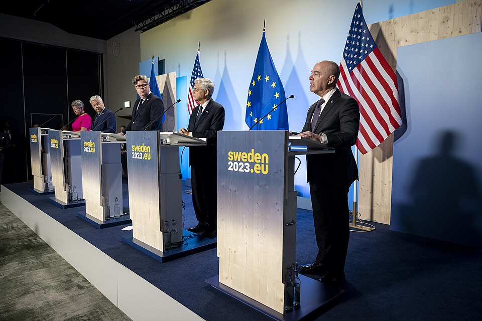 Zdjęcie ilustracyjne: U.S. Secretary of the Department of Homeland Security Secretary Alejandro Mayorkas travels to the United States-European Union Justice and Home Affairs Ministerial in Stockholm, Sweden on June 19, 2023 - 49.jpg