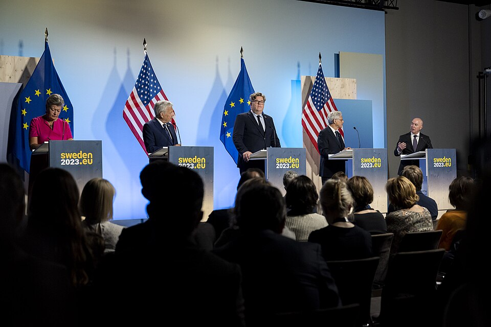 Zdjęcie ilustracyjne: U.S. Secretary of the Department of Homeland Security Secretary Alejandro Mayorkas travels to the United States-European Union Justice and Home Affairs Ministerial in Stockholm, Sweden on June 19, 2023 - 52.jpg