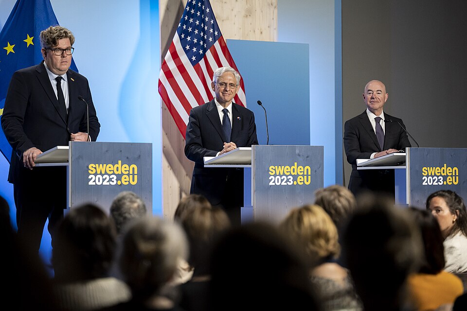 Zdjęcie ilustracyjne: U.S. Secretary of the Department of Homeland Security Secretary Alejandro Mayorkas travels to the United States-European Union Justice and Home Affairs Ministerial in Stockholm, Sweden on June 19, 2023 - 54.jpg