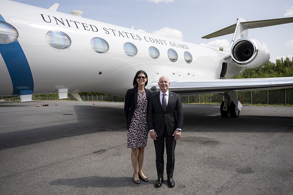Zdjęcie ilustracyjne: U.S. Secretary of the Department of Homeland Security Secretary Alejandro Mayorkas travels to the United States-European Union Justice and Home Affairs Ministerial in Stockholm, Sweden on June 19, 2023 - 57.jpg