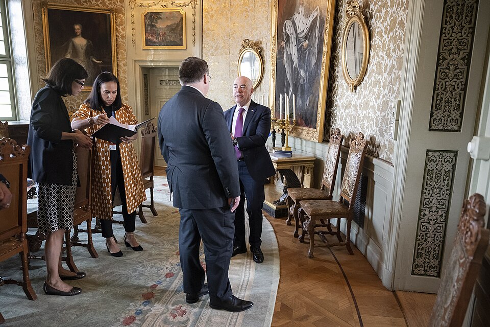 Zdjęcie ilustracyjne: U.S. Secretary of the Department of Homeland Security Secretary Alejandro Mayorkas travels to the United States-European Union Justice and Home Affairs Ministerial in Stockholm, Sweden on June 19, 2023 - 63.jpg
