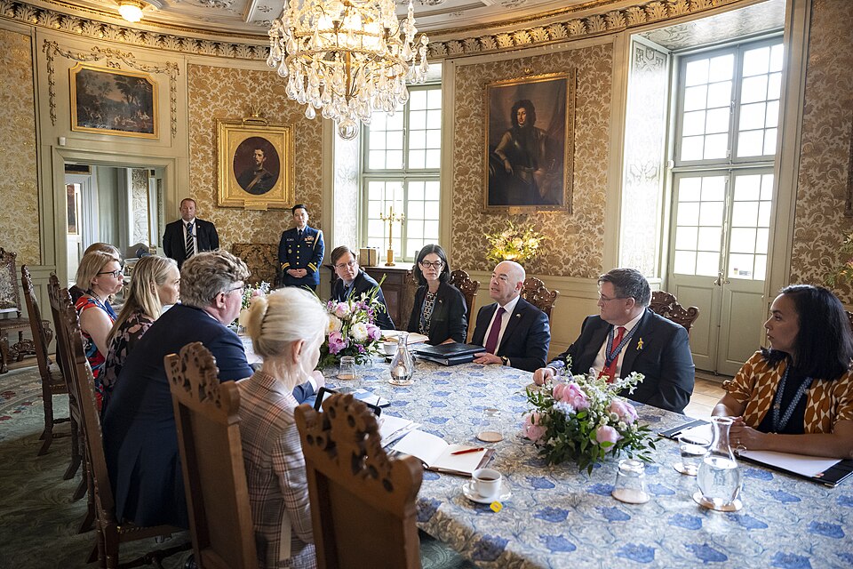 Zdjęcie ilustracyjne: U.S. Secretary of the Department of Homeland Security Secretary Alejandro Mayorkas travels to the United States-European Union Justice and Home Affairs Ministerial in Stockholm, Sweden on June 19, 2023 - 70.jpg