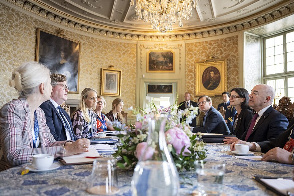 Zdjęcie ilustracyjne: U.S. Secretary of the Department of Homeland Security Secretary Alejandro Mayorkas travels to the United States-European Union Justice and Home Affairs Ministerial in Stockholm, Sweden on June 19, 2023 - 69.jpg