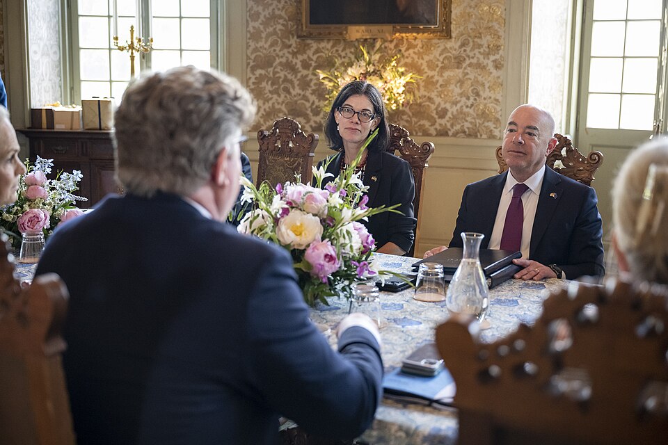 Zdjęcie ilustracyjne: U.S. Secretary of the Department of Homeland Security Secretary Alejandro Mayorkas travels to the United States-European Union Justice and Home Affairs Ministerial in Stockholm, Sweden on June 19, 2023 - 71.jpg
