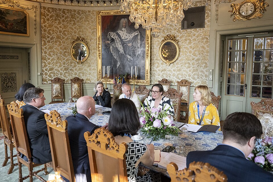 Zdjęcie ilustracyjne: U.S. Secretary of the Department of Homeland Security Secretary Alejandro Mayorkas travels to the United States-European Union Justice and Home Affairs Ministerial in Stockholm, Sweden on June 19, 2023 - 76.jpg