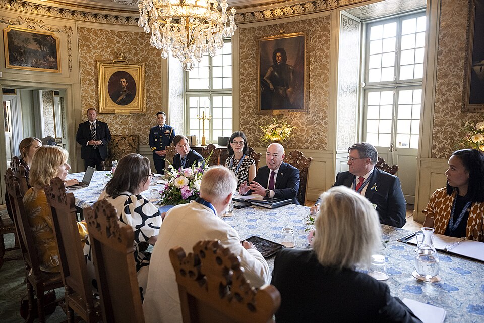 Zdjęcie ilustracyjne: U.S. Secretary of the Department of Homeland Security Secretary Alejandro Mayorkas travels to the United States-European Union Justice and Home Affairs Ministerial in Stockholm, Sweden on June 19, 2023 - 81.jpg