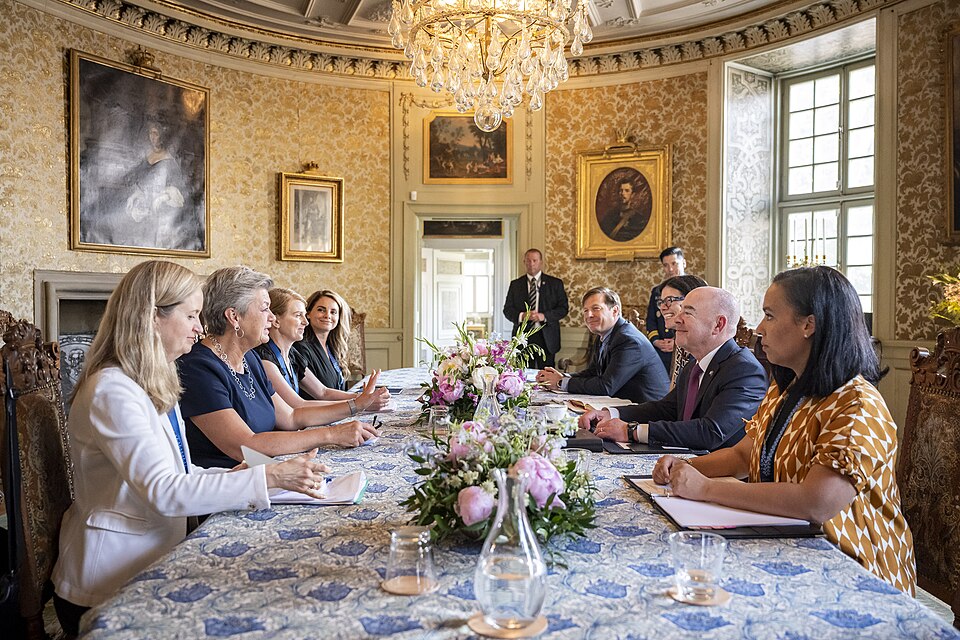 Zdjęcie ilustracyjne: U.S. Secretary of the Department of Homeland Security Secretary Alejandro Mayorkas travels to the United States-European Union Justice and Home Affairs Ministerial in Stockholm, Sweden on June 19, 2023 - 85.jpg
