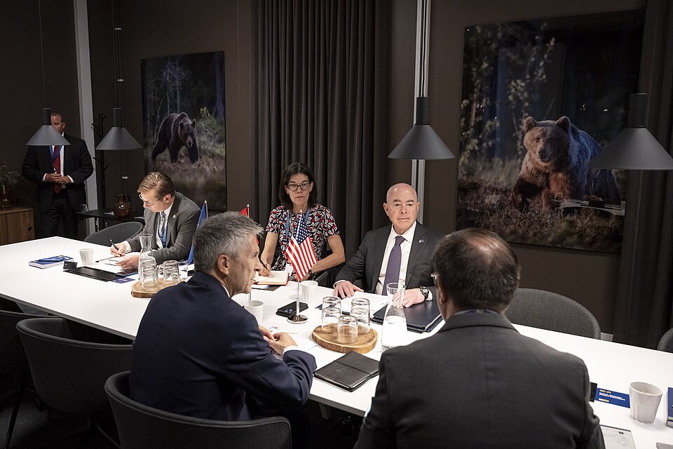 Zdjęcie ilustracyjne: U.S. Secretary of the Department of Homeland Security Secretary Alejandro Mayorkas travels to the United States-European Union Justice and Home Affairs Ministerial in Stockholm, Sweden on June 19, 2023 - 91.jpg
