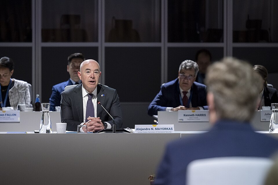 Zdjęcie ilustracyjne: U.S. Secretary of the Department of Homeland Security Secretary Alejandro Mayorkas travels to the United States-European Union Justice and Home Affairs Ministerial in Stockholm, Sweden on June 19, 2023 - 102.jpg