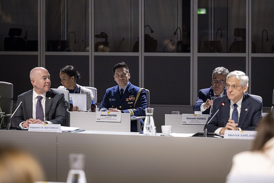 Zdjęcie ilustracyjne: U.S. Secretary of the Department of Homeland Security Secretary Alejandro Mayorkas travels to the United States-European Union Justice and Home Affairs Ministerial in Stockholm, Sweden on June 19, 2023 - 110.jpg