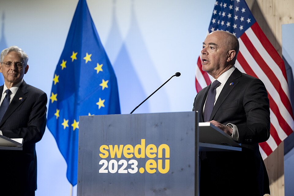 Zdjęcie ilustracyjne: U.S. Secretary of the Department of Homeland Security Secretary Alejandro Mayorkas travels to the United States-European Union Justice and Home Affairs Ministerial in Stockholm, Sweden on June 19, 2023 - 118.jpg