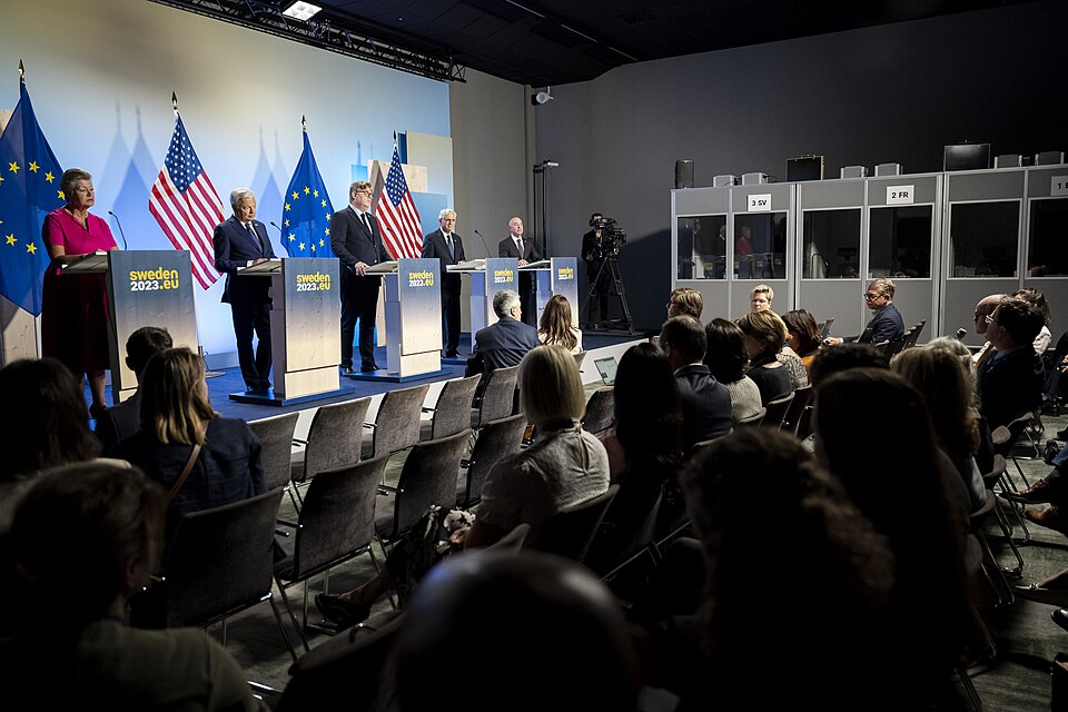 Zdjęcie ilustracyjne: U.S. Secretary of the Department of Homeland Security Secretary Alejandro Mayorkas travels to the United States-European Union Justice and Home Affairs Ministerial in Stockholm, Sweden on June 19, 2023 - 119.jpg
