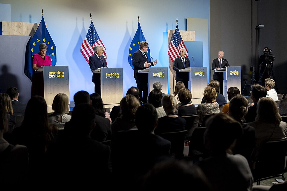 Zdjęcie ilustracyjne: U.S. Secretary of the Department of Homeland Security Secretary Alejandro Mayorkas travels to the United States-European Union Justice and Home Affairs Ministerial in Stockholm, Sweden on June 19, 2023 - 120.jpg