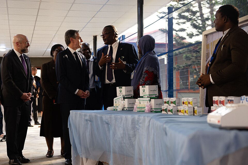 Zdjęcie ilustracyjne: Secretary Blinken Visits Nigerian Institute of Medical Research - 53485503269.jpg